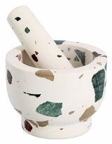 Mörser & Stößel-Set aus Terrazzo mit bunten Einsprengseln, seitliche Perspektive