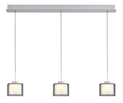 Dreifache LED-Pendelleuchte in moderner, minimalistischer Gestaltung, frontal abgebildet. Die Leuchten sind in einem eleganten, silbernen Finish gehalten und hängen an dünnen Kabeln von einer rechteckigen Deckenhalterung.