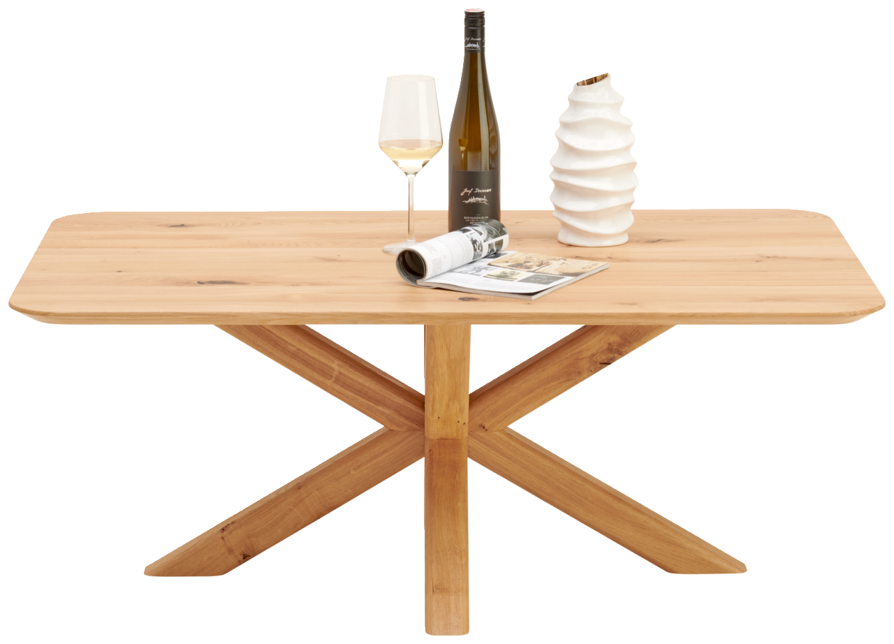 Linea Natura Couchtisch LINUS Holz-Couchtisch LINUS von Linea Natura mit X-förmigem Gestell, dekoriert mit einer Vase, einer Weinflasche und einem Glas, aus der Frontalperspektive.