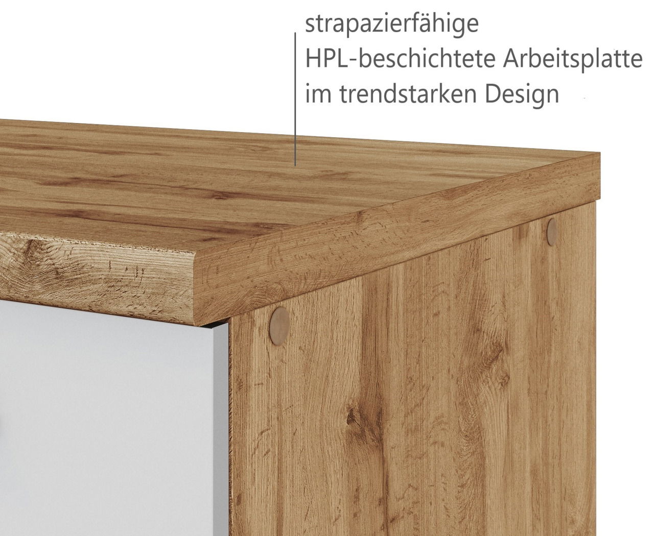 Eck-Küchenzeile mit strapazierfähiger HPL-beschichteter Arbeitsplatte in Holzoptik, seitliche Perspektive