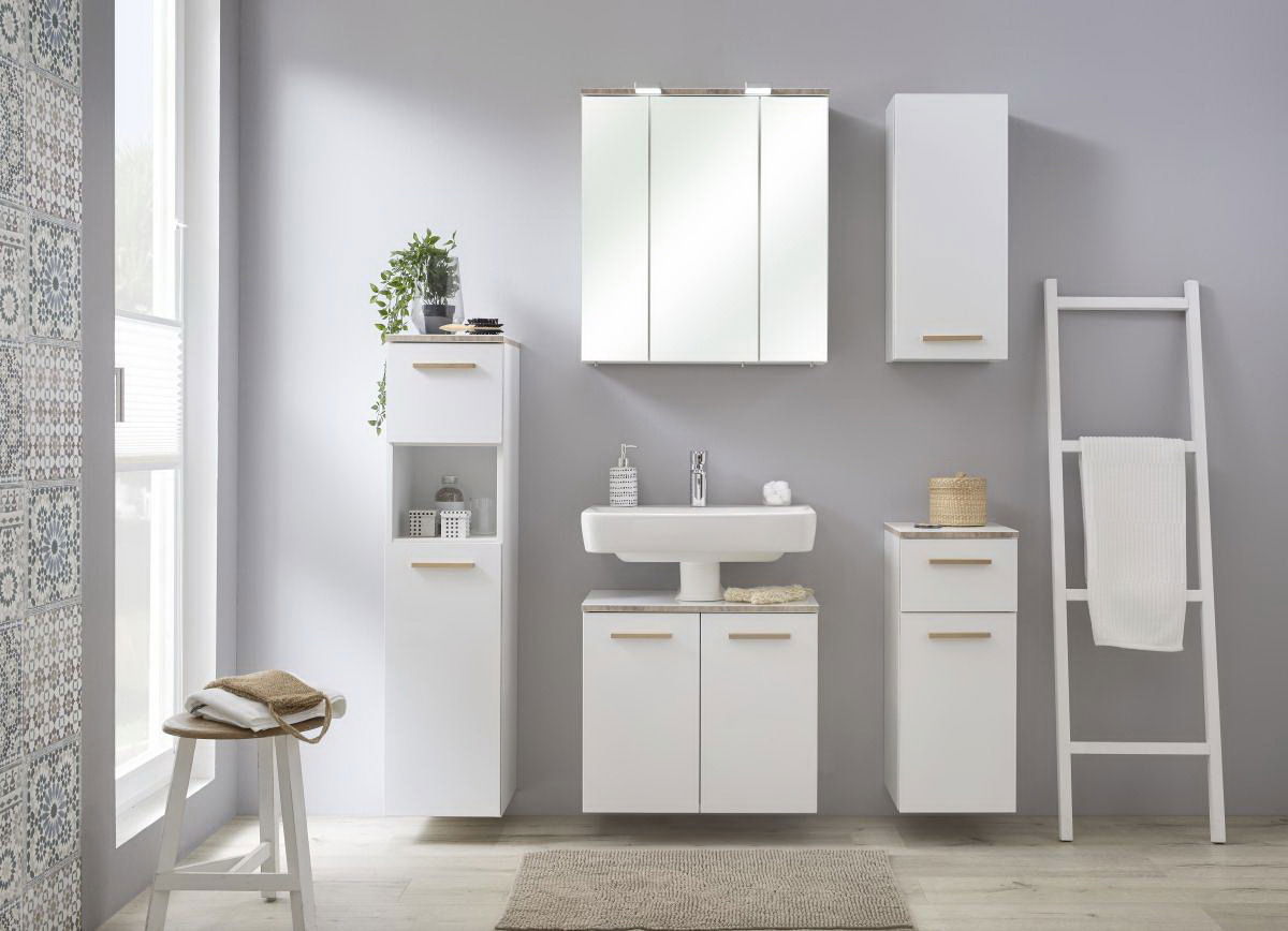 Moderner weißer Waschbeckenunterschrank in einem stilvollen Badezimmer, frontal betrachtet.