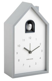 Moderner Wecker in Form eines Hauses mit Kuckucksvogel, seitliche Perspektive