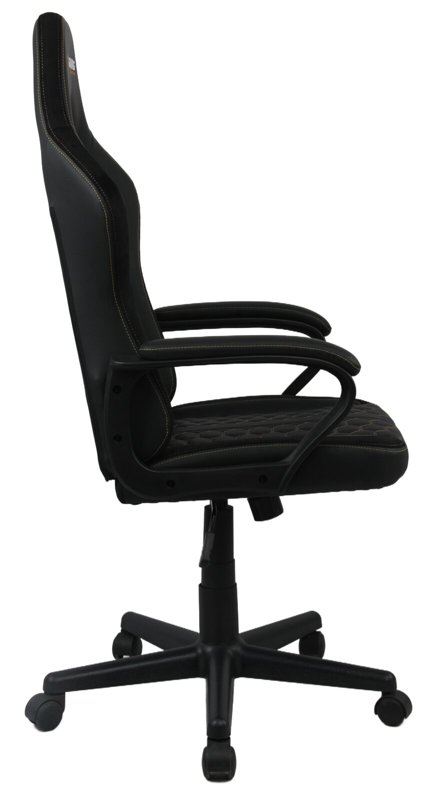 BXGAMING Gaming Stuhl VINCE Seitliche Ansicht eines schwarzen Gaming-Stuhls mit Armlehnen und Rollen.