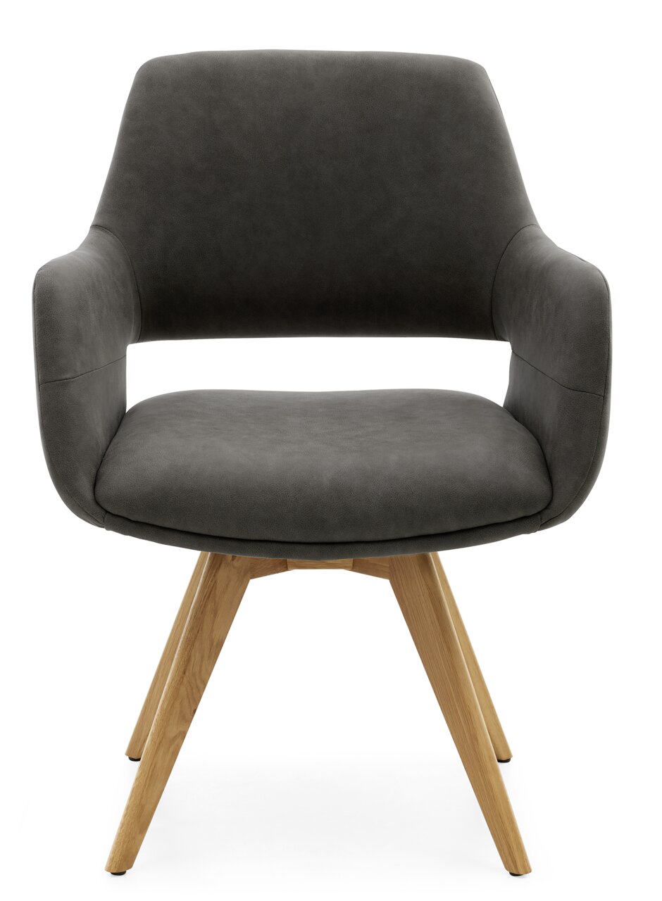 Moderne fauteuil met grijze bekleding en houten poten, vooraanzicht