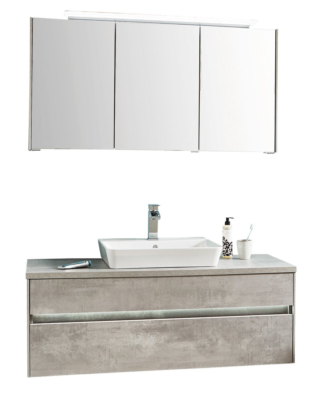 Moderne Badkombination mit dreiteiligem Spiegelschrank und Waschtisch in Betonoptik, Frontalansicht