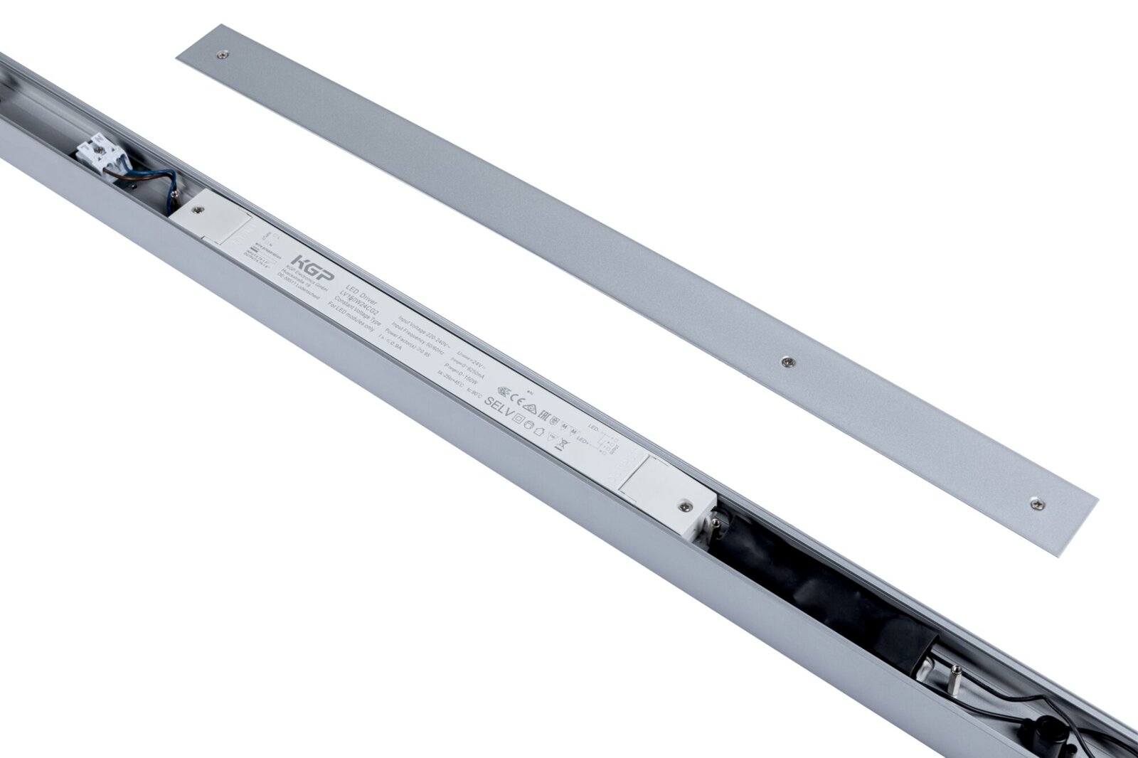 Silbernes lineares LED-Leuchtengehäuse mit abgenommener Abdeckung, sichtbar integriertem LED-Treiber und Verkabelung, Produktansicht in schräger Draufsicht von oben.