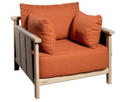 Loungesessel in orange mit Holzrahmen, seitliche Perspektive