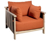 Loungesessel in orange mit Holzrahmen, seitliche Perspektive