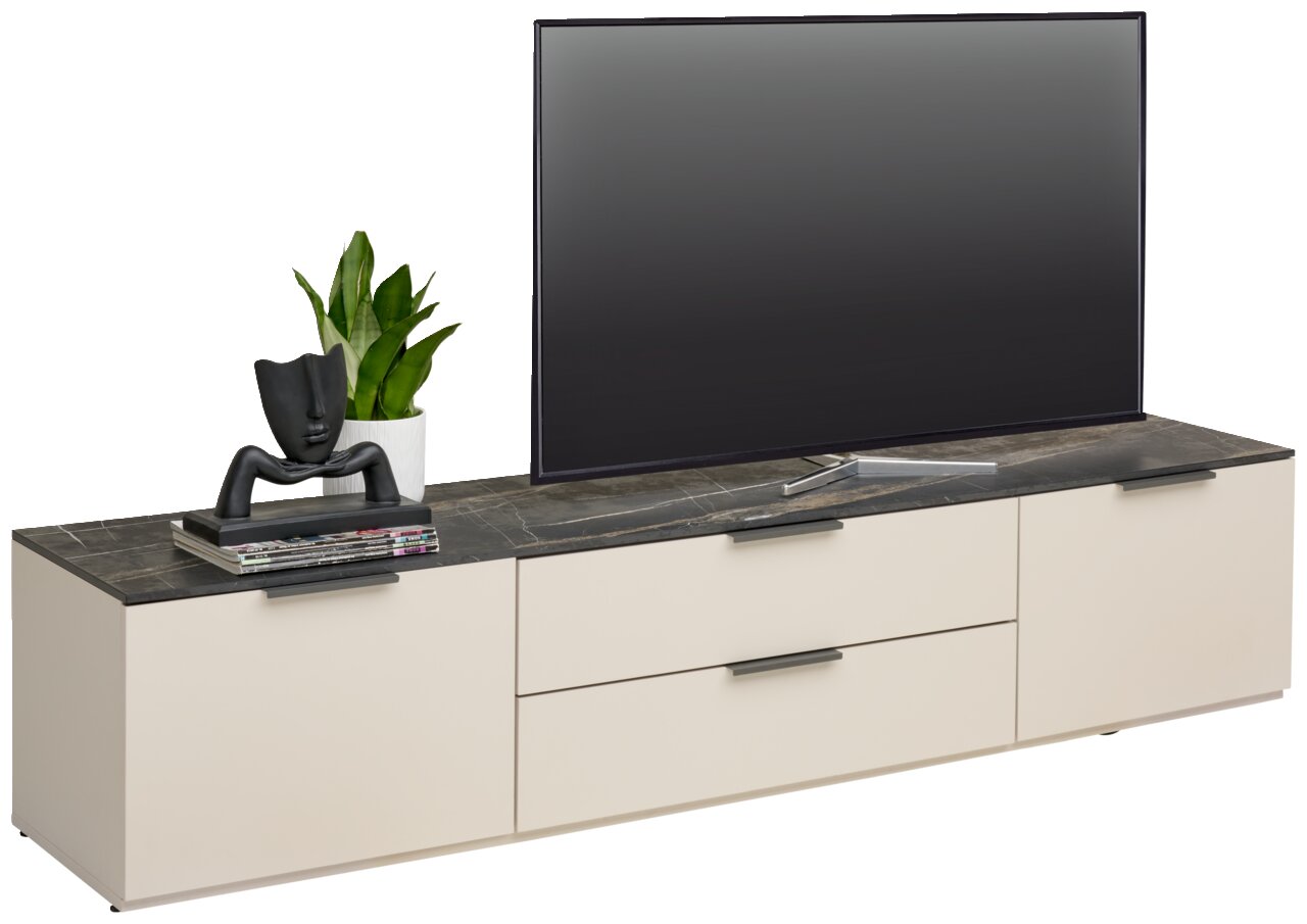 TV-Lowboard in moderner Perspektive mit dunkler Oberseite, dekoriert mit Pflanze und Skulptur, Fernseher aufgestellt.