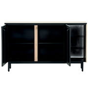 Offenes Sideboard mit zwei Türen, schwarzem Innenraum und Holzdetails, frontale Ansicht.