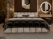 Frontale Ansicht eines eleganten Polsterbetts mit grauem Kopfteil und luxuriöser Bettwäsche in einem stilvoll eingerichteten Schlafzimmer.