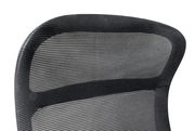 Rückansicht einer ergonomischen Drehstuhl-Rückenlehne mit schwarzem Netzgewebe.