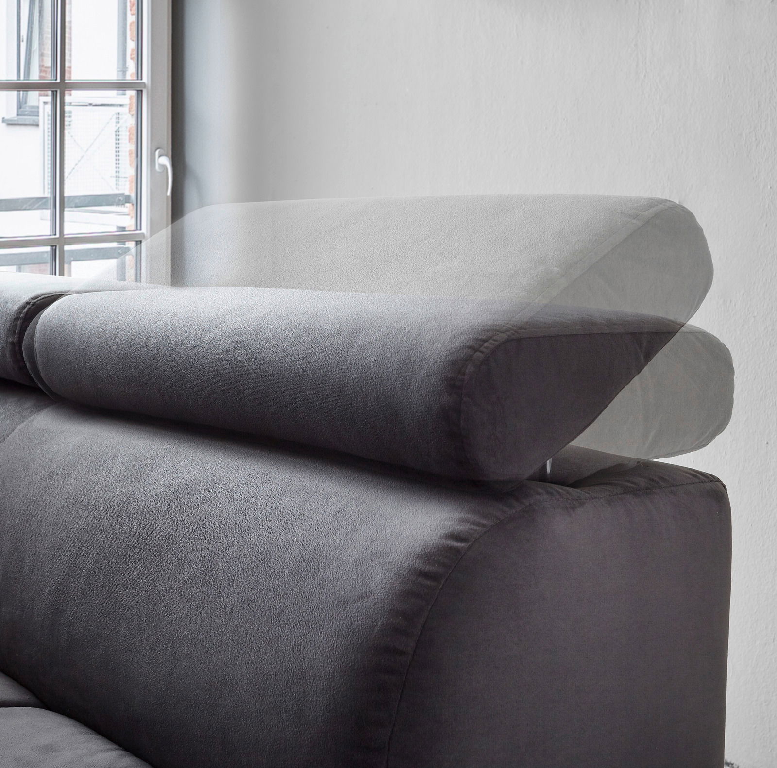 Verstellbare Kopfstütze der Stylife Wohnlandschaft CANCUN in seitlicher Perspektive.