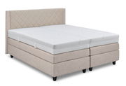 Boxspringbett in Beige mit gestepptem Kopfteil, seitliche Perspektive