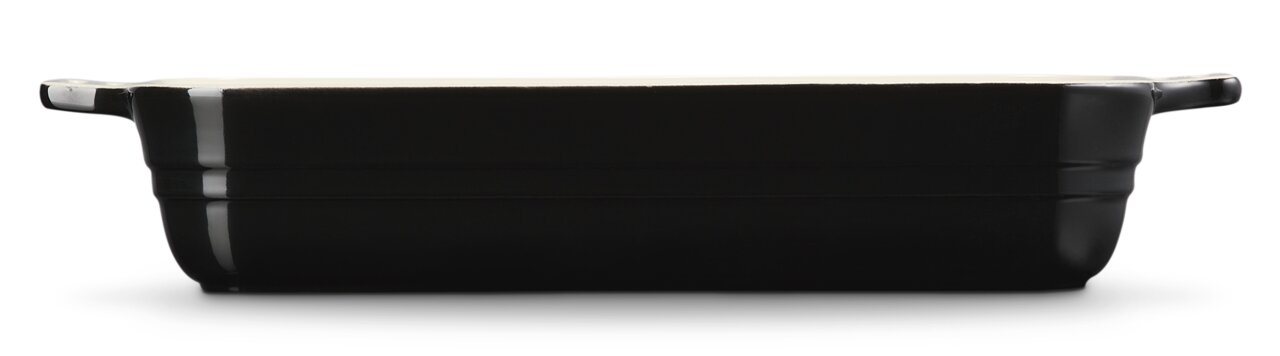 Schwarze Auflaufform, seitliche Perspektive, 25 cm lang, mit Griffen an beiden Enden.