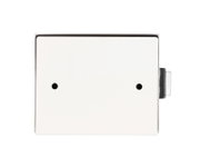 Vooraanzicht van een rechthoekige, witte wandlamp op accu met twee zwarte openingen.