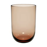 Brauner Longdrinkbecher aus Glas, frontal fotografiert