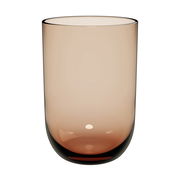 Brauner Longdrinkbecher aus Glas, frontal fotografiert