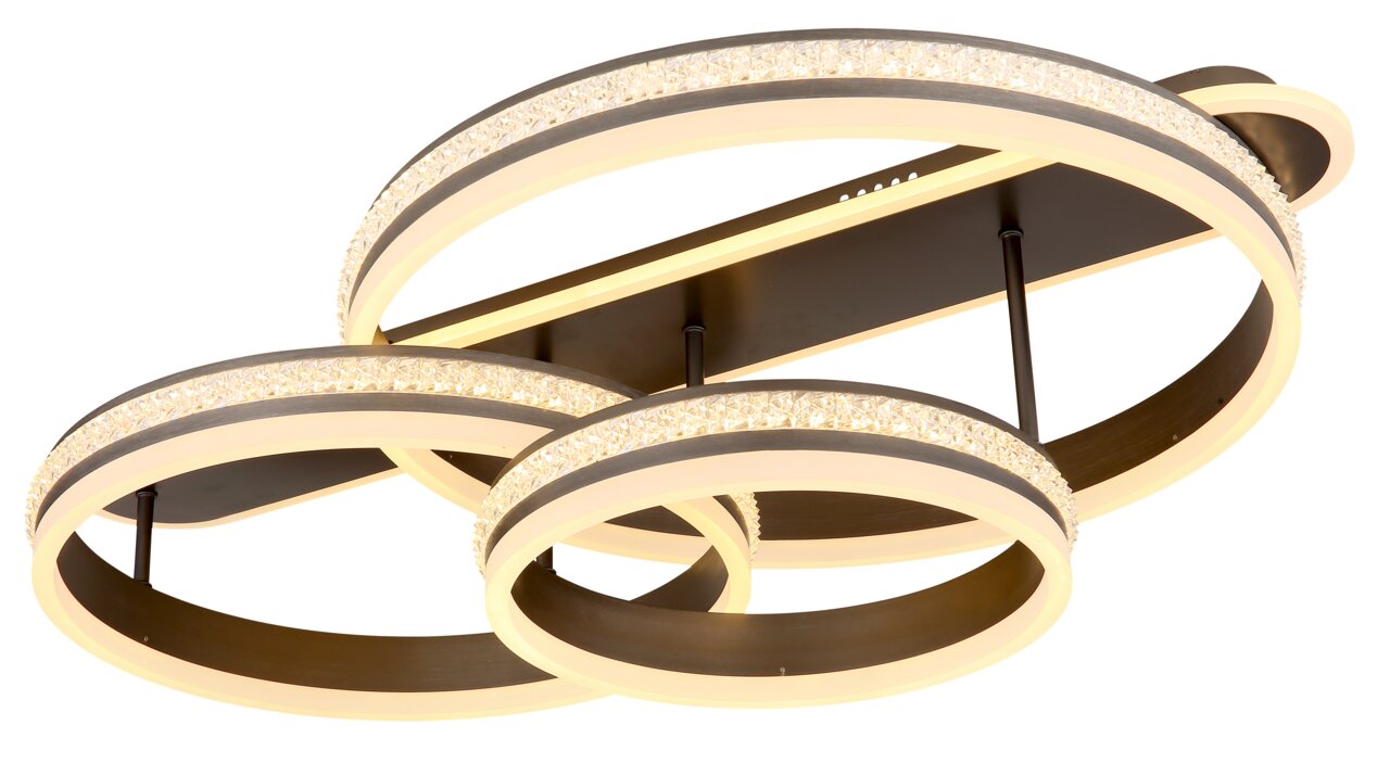 Moderne Deckenleuchte mit drei ineinander verschlungenen, beleuchteten Ringen aus der Seitenperspektive.