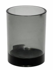 Transparenter grauer Becher aus seitlicher Perspektive