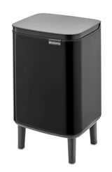 Schwarzer Abfalleimer Bo Hi 7L mit rechteckigem Design und vier Beinen, seitliche Perspektive