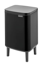 Schwarzer Abfalleimer Bo Hi 7L mit rechteckigem Design und vier Beinen, seitliche Perspektive