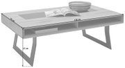 Moderner Couchtisch aus Holz mit Glasplatte, rechteckig, 120 cm lang und 75 cm breit, mit zwei offenen Fächern und schrägen Metallbeinen, seitliche Perspektive.