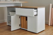 Eck-Schreibtisch mit geöffneter Schublade und Schranktür, seitliche Perspektive