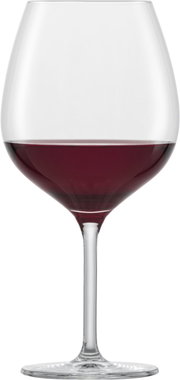 Rotweinglas gefüllt mit Rotwein, seitliche Ansicht