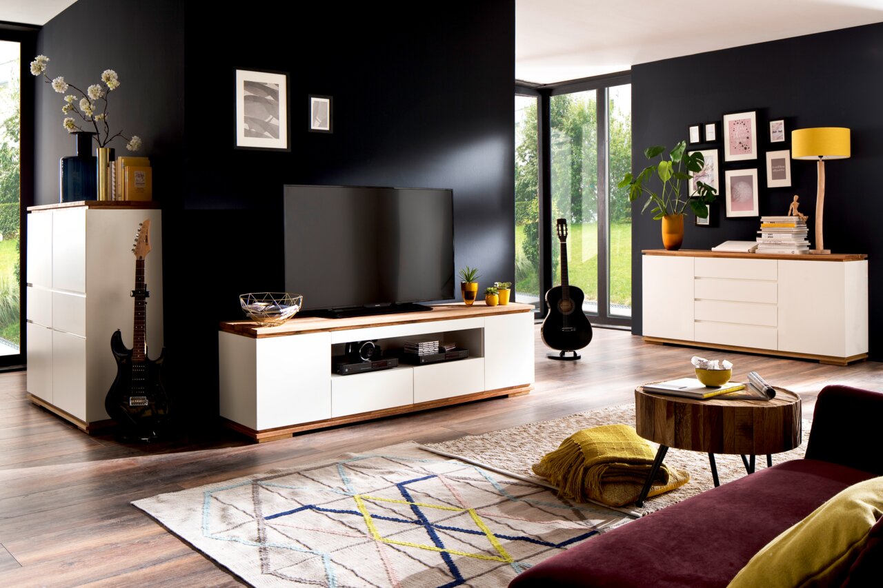 Zurbrüggen Highboard CHIARO Modernes Wohnzimmer mit TV-Lowboard, Highboard und Sideboard in heller Holzoptik, seitliche Perspektive