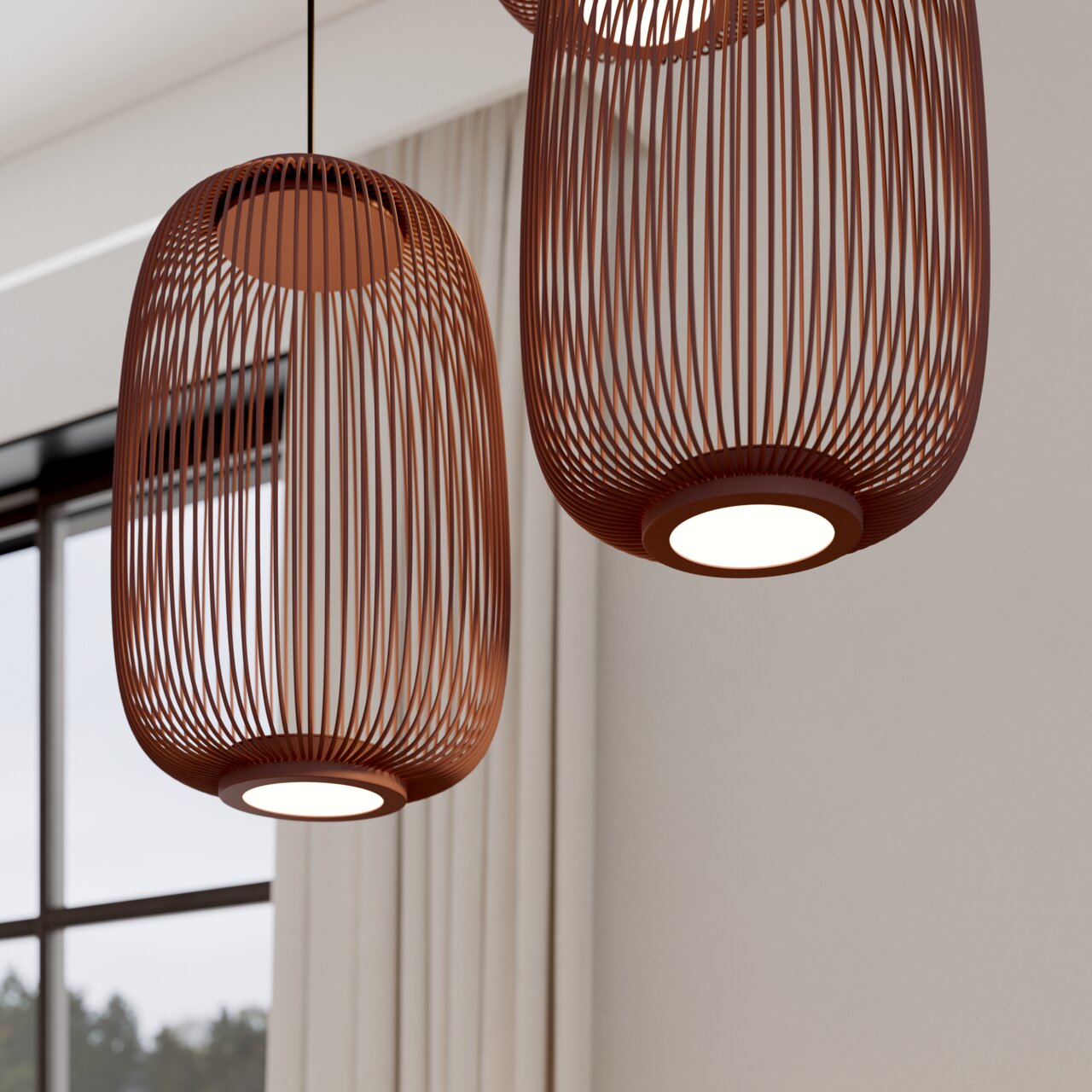 Zwei moderne, ovale Pendelleuchten mit braunem, lamellenartigem Schirm und integriertem LED-Diffusor, in einem hellen Wohnraum; Perspektive: leicht von unten im Nahblick.