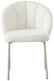Vooraanzicht van een witte fauteuil met zachte bekleding en strakke metalen poten.