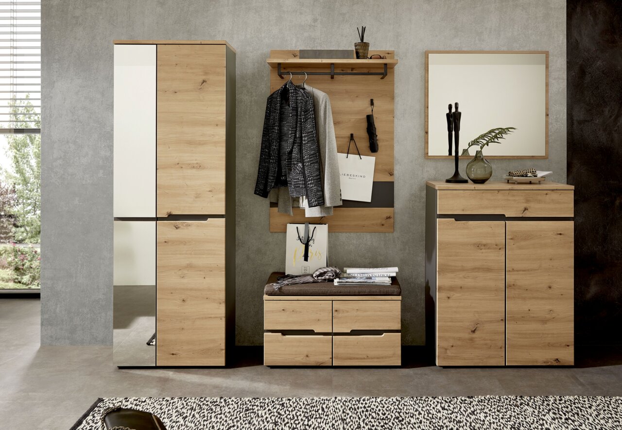 Voleo Schuhschrank DETROIT Moderne Garderobenkombination in Holzoptik mit Schuhschrank, Garderobenpaneel und Spiegel, frontal abgebildet.