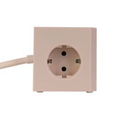 Vorderansicht eines Steckdosenwürfels mit einer einzelnen Steckdose und angeschlossenem Kabel.