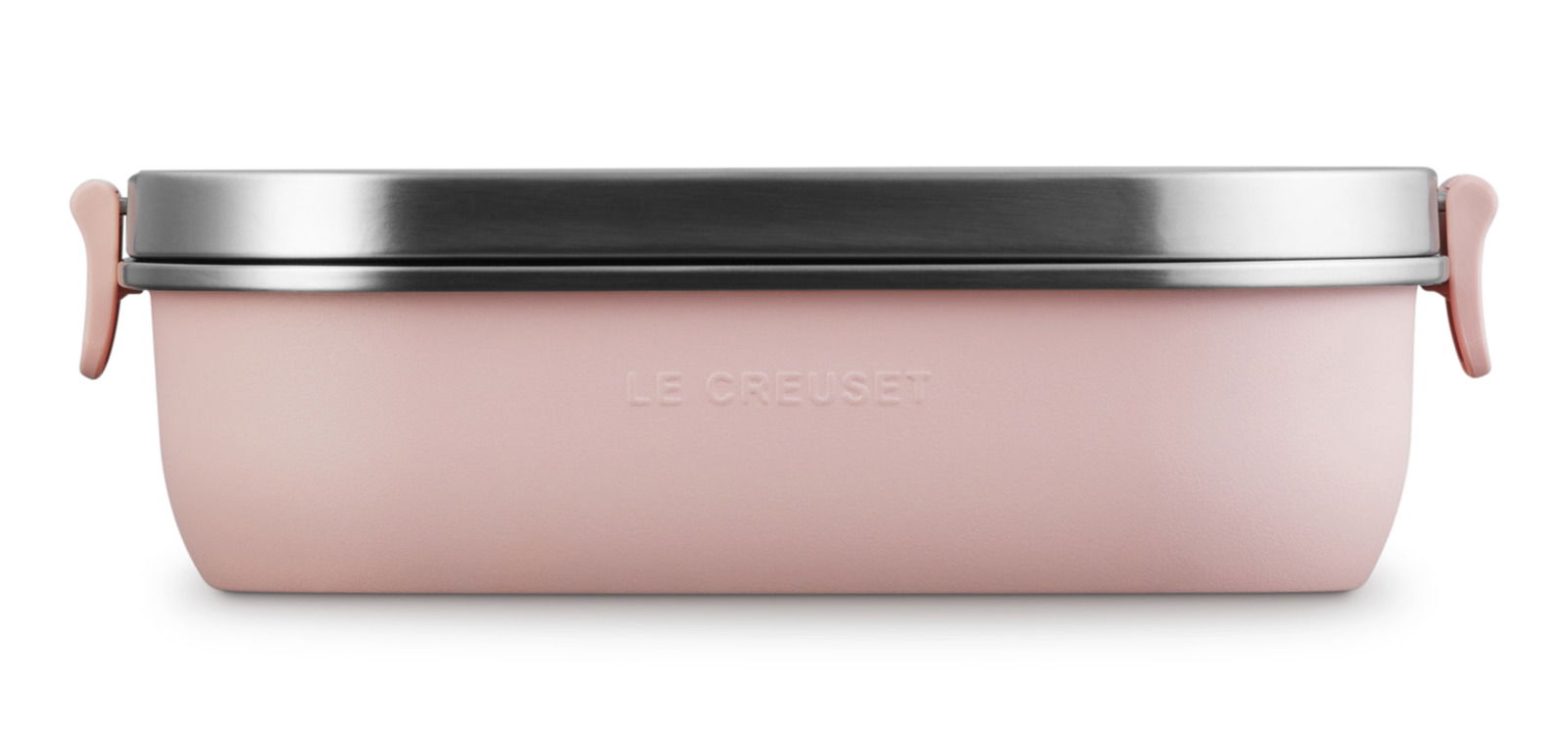 Lunchbox 900ml in Shell Pink, seitliche Ansicht mit Edelstahlverschluss und Le Creuset Logo.