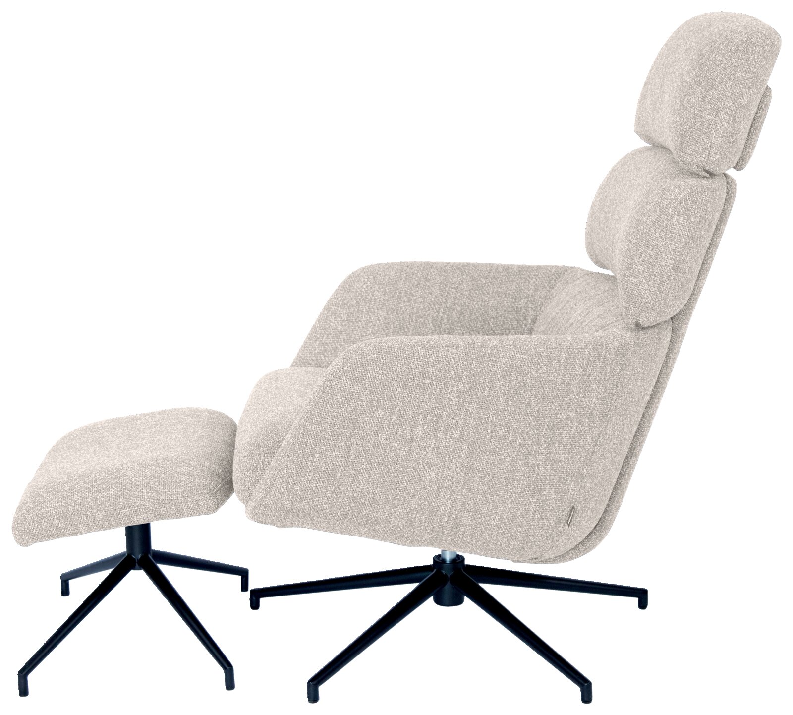 Zijaanzicht van een moderne, lichtgrijze fauteuil met bijpassende voetenbank, beide met een zwart metalen frame.