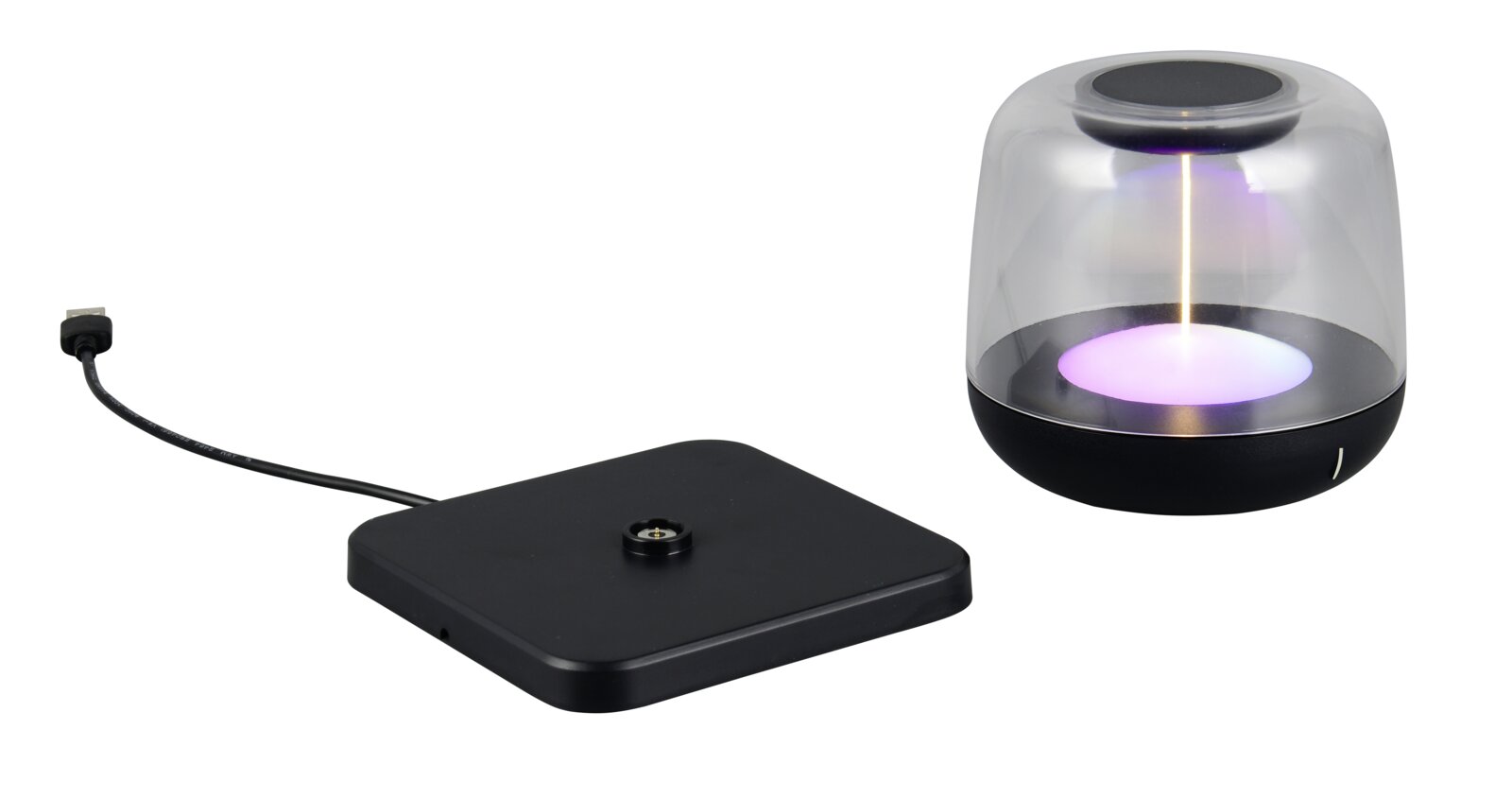 Akku-Tischleuchte mit transparentem Schirm und schwarzem Sockel, daneben eine schwarze Ladestation mit Kabel, seitliche Perspektive