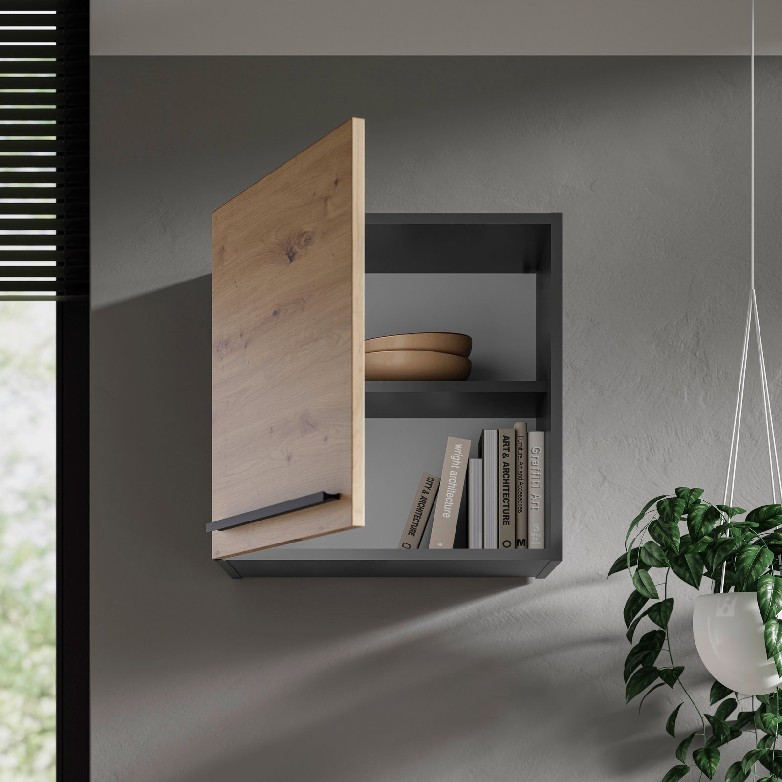 Moderner Hängeschrank mit geöffneter Holztür, Bücher und Schalen im Inneren, seitliche Perspektive