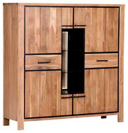 Hochwertiges Highboard aus Holz mit schwarzem Metallrahmen, zwei Schubladen und einer zentralen Vitrine, seitliche Perspektive