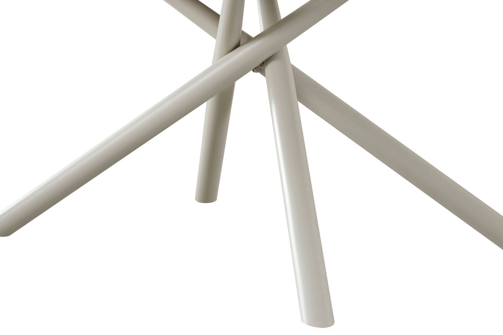 Nahaufnahme der Tischbeine eines Esstisches aus Metall in schräger Perspektive.