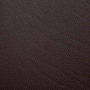 Nahaufnahme der dunkelbraunen Lederstruktur eines Ohrensessels