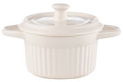 Witte cocotte met deksel en handvatten aan de zijkant, vooraanzicht