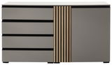 Frontale Ansicht eines modernen Sideboards mit grauen Schubladen und einer Holztür mit vertikalen Streifen.