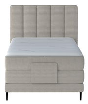 Frontansicht eines grauen Boxspringbetts mit gestepptem Kopfteil und schwarzen Füßen