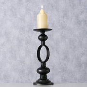 Schwarzer Kerzenleuchter Plokky mit brennender Kerze, seitliche Perspektive