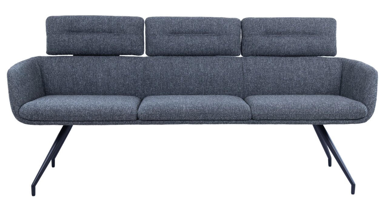 Graue Sitzbank mit drei gepolsterten Rückenkissen und modernen Metallbeinen, Frontalansicht.