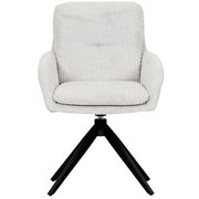 Frontansicht eines modernen Armlehnstuhls mit hellem, geripptem Stoffbezug und schwarzem Metallgestell.