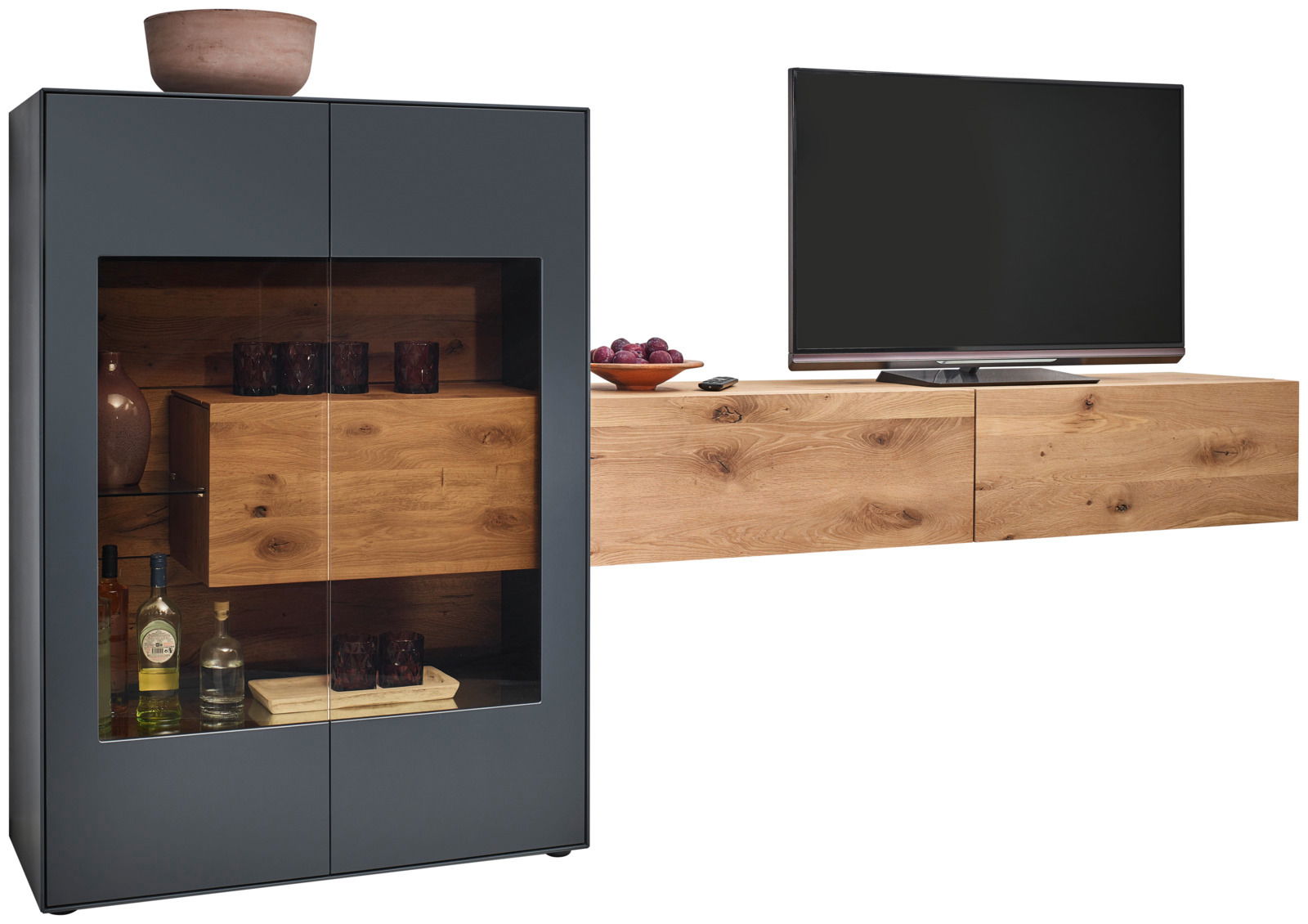 Moderne Wandkombination mit dunklem Schrank und Holzregal, seitliche Perspektive