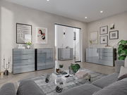 Moderne Wohnzimmeransicht mit mehreren glänzenden Kommoden und Sideboards in einem eleganten, minimalistischen Design. Perspektive von der Seite mit Blick auf die gesamte Raumgestaltung.