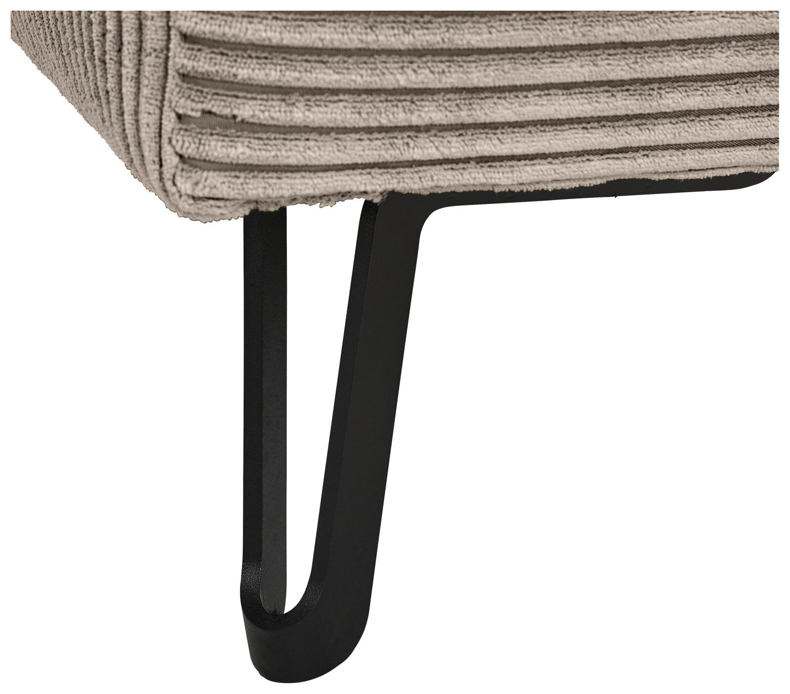 Nahaufnahme eines Sofabeins mit schwarzem Metallgestell und strukturiertem Stoffbezug in Beige.